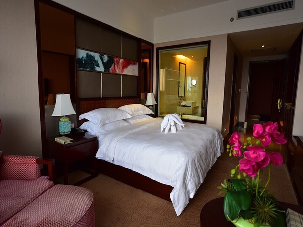 Imagen de la habitación del Hotel Dali Art Golf. Foto 16