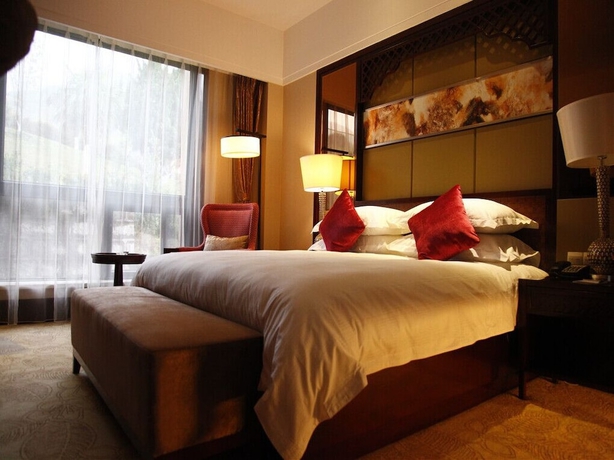Imagen de la habitación del Hotel Dali Art Golf. Foto 17