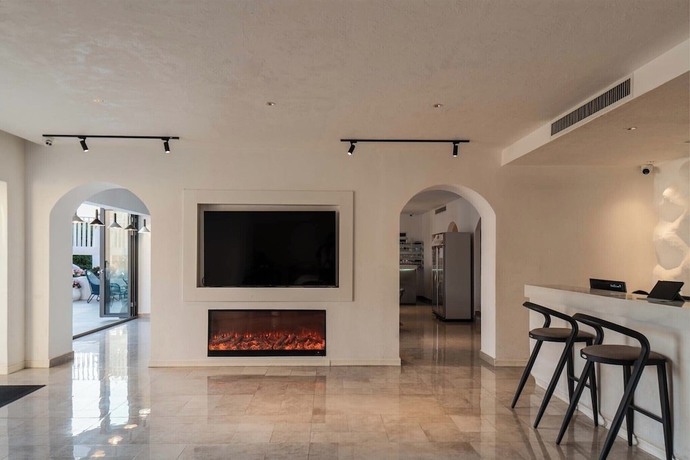 Imagen de los interiores del Hotel Dali CloudySky Lullaby SeaviewHotel. Foto 14
