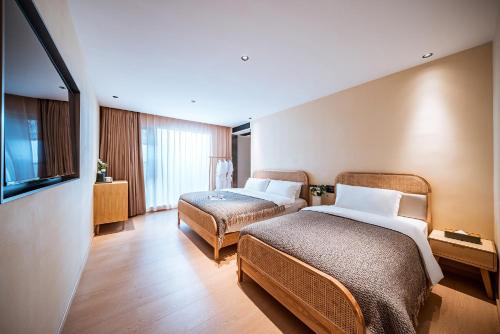 Imagen de la habitación del Hotel Dali Qingdu Inn. Foto 19