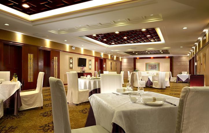 Imagen del bar/restaurante del Hotel Dalian East. Foto 2