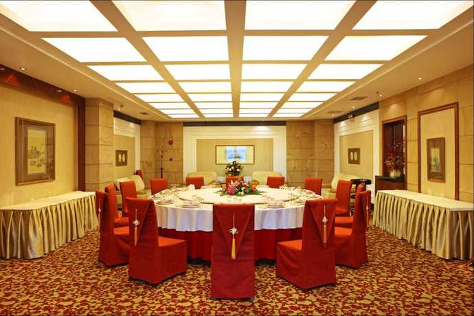 Imagen del bar/restaurante del Hotel Dalian East. Foto 3