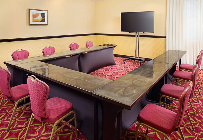 Imagen de los interiores del Hotel Dallas Marriott Suites Medical/market Center. Foto 7