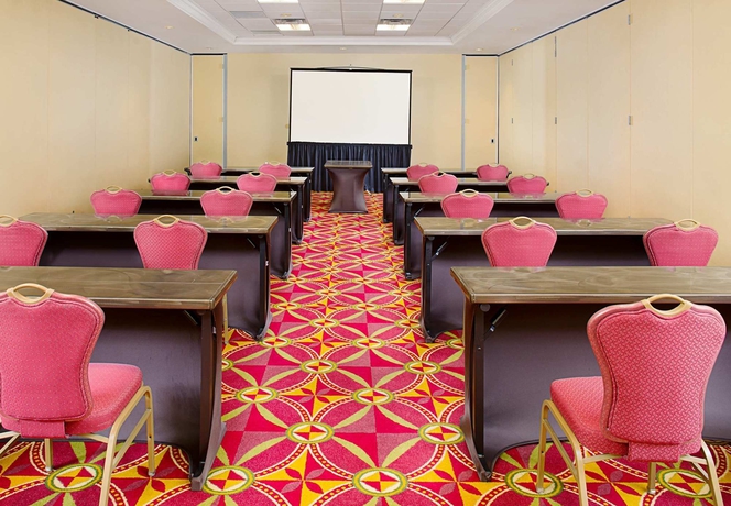 Imagen de los interiores del Hotel Dallas Marriott Suites Medical/market Center. Foto 11