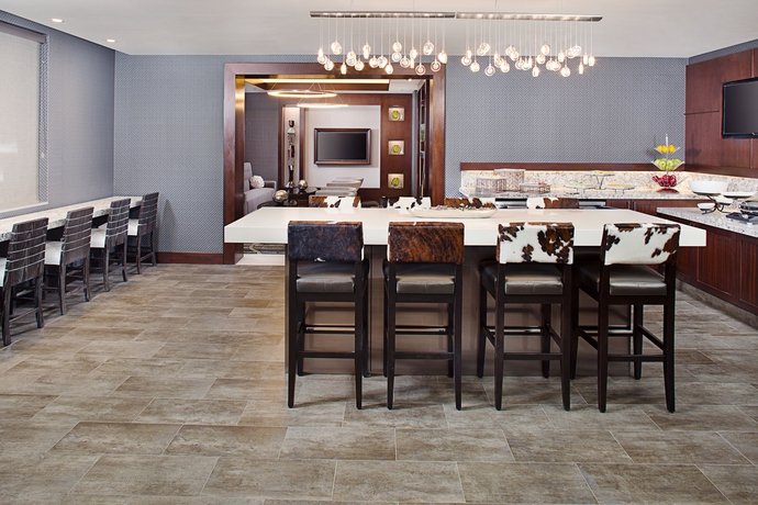 Imagen de los interiores del Hotel Dallas Marriott Suites Medical/market Center. Foto 15