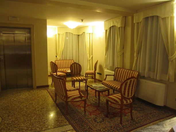 Imagen de los interiores del Hotel Dall'ongaro. Foto 16