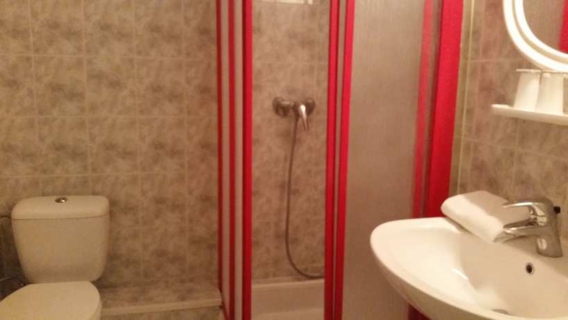 Imagen de la habitación del Hotel D'alsace, Villeurbanne. Foto 16