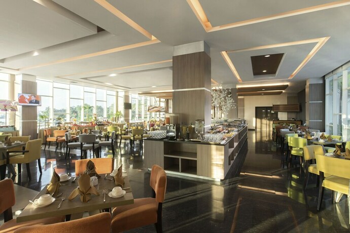 Imagen del bar/restaurante del Hotel Dalton Makassar. Foto 17