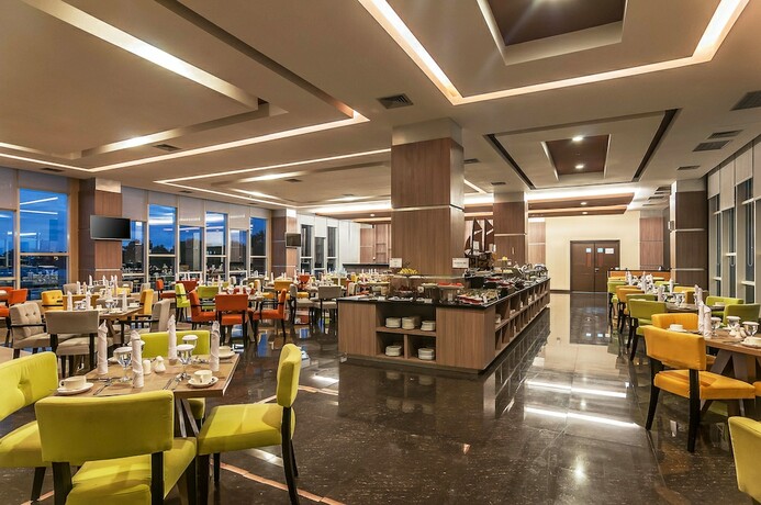 Imagen del bar/restaurante del Hotel Dalton Makassar. Foto 19