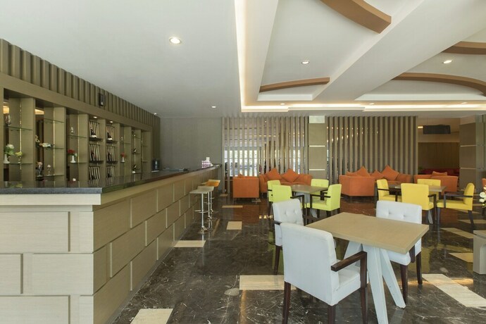 Imagen del bar/restaurante del Hotel Dalton Makassar. Foto 20