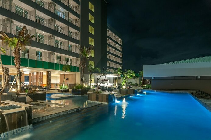 Imagen de la piscina del Hotel Dalton Makassar. Foto 34