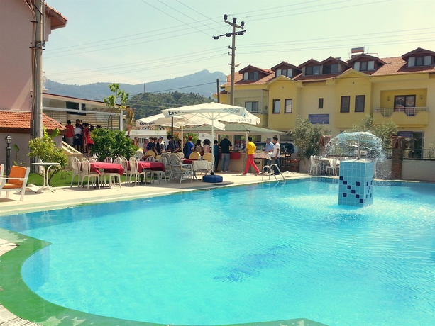 Imagen de la piscina del Hotel Dalyan Caria Royal. Foto 11