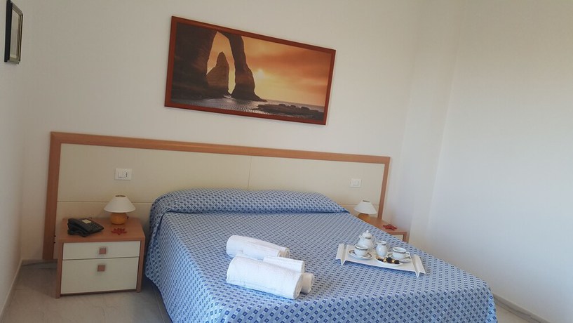 Imagen de la habitación del Hotel Damanse. Foto 2