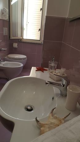 Imagen de la habitación del Hotel Damanse. Foto 3