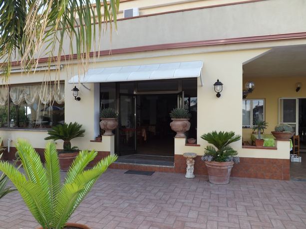 Imagen de los interiores del Hotel Damanse. Foto 15