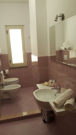 Imagen de la habitación del Hotel Damanse. Foto 5