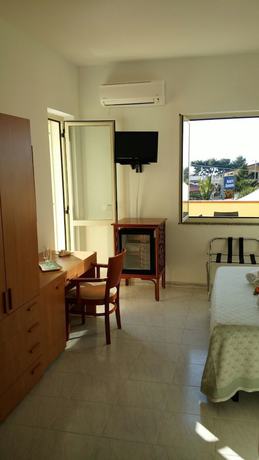 Imagen de la habitación del Hotel Damanse. Foto 9