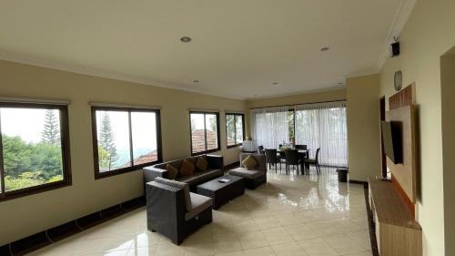 Imagen de la habitación del Hotel Damar Langit Resort. Foto 17