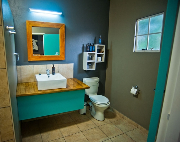 Imagen de la habitación del Hotel Damara Mopane Lodge. Foto 11