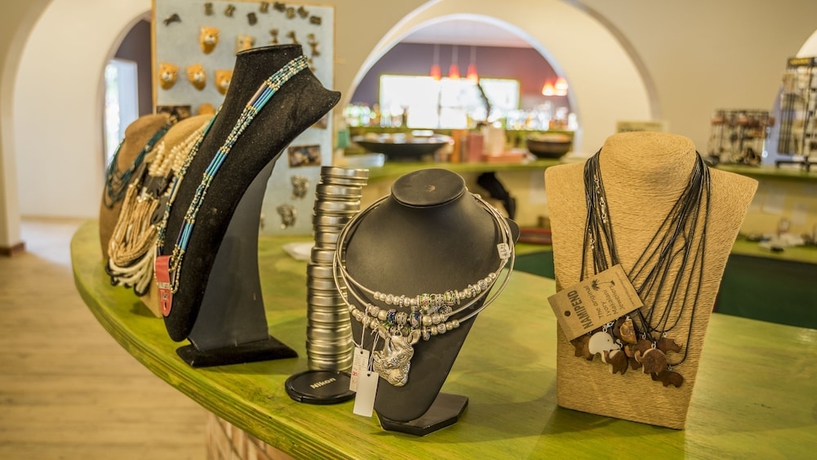 Imagen de los interiores del Hotel Damara Mopane Lodge. Foto 16