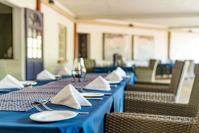 Imagen del bar/restaurante del Hotel Damara Mopane Lodge. Foto 3