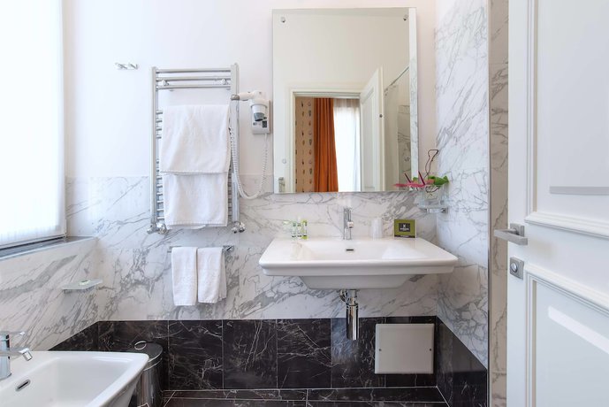 Imagen de la habitación del Hotel Damaso. Foto 5