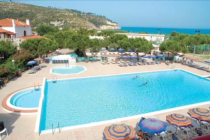 Imagen de la piscina del Hotel D'amato. Foto 17