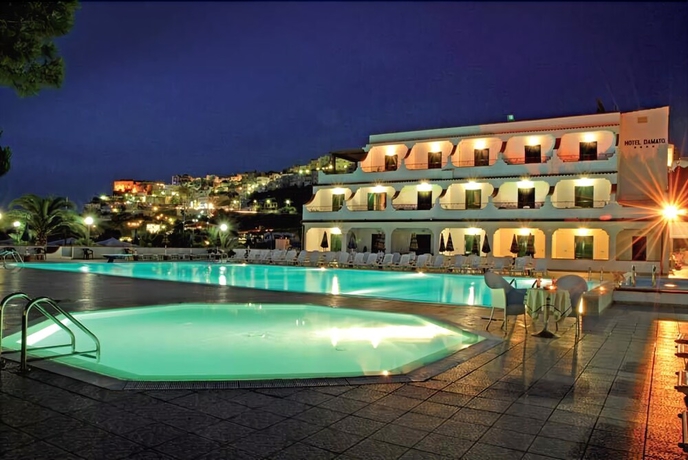 Imagen de la piscina del Hotel D'amato. Foto 19