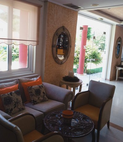 Imagen de los interiores del Hotel Damia. Foto 16