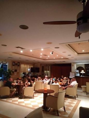 Imagen de los interiores del Hotel Damia. Foto 17