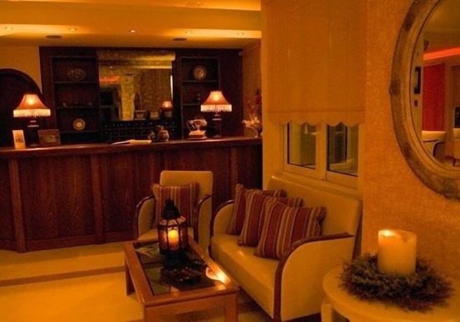 Imagen de los interiores del Hotel Damia. Foto 19