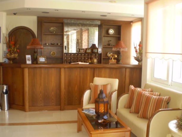 Imagen de los interiores del Hotel Damia. Foto 20