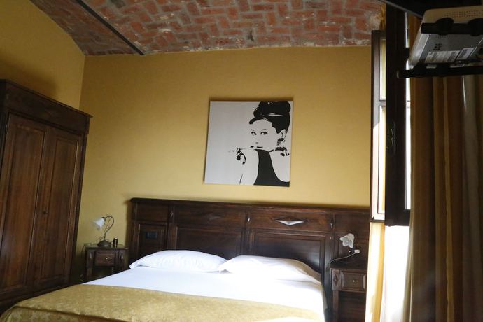 Imagen de la habitación del Hotel Damian. Foto 7
