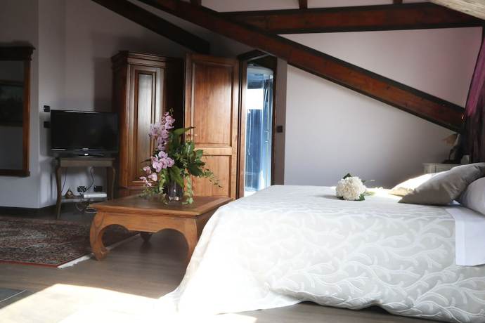 Imagen de la habitación del Hotel Damian. Foto 8