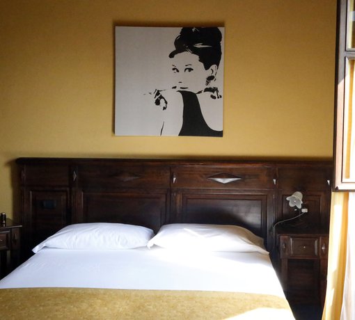 Imagen de la habitación del Hotel Damian. Foto 16