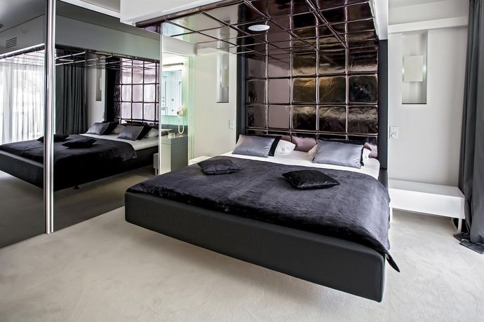 Imagen de la piscina del Hotel Damianii. Foto 16