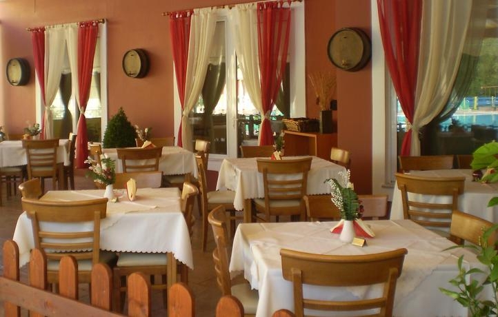 Imagen del bar/restaurante del Hotel Damia's. Foto 3