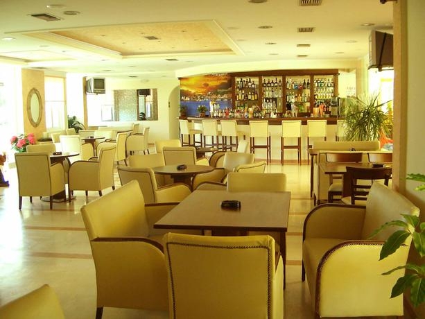 Imagen del bar/restaurante del Hotel Damia's. Foto 4