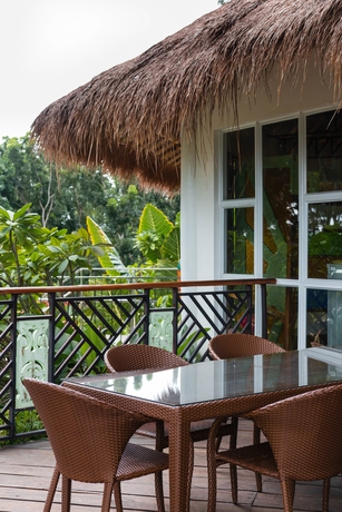 Imagen del bar/restaurante del Hotel Damires Hills Farm and Spa Resort. Foto 2