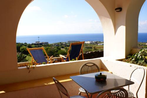 Imagen de la habitación del Hotel Dammusi Sciuvechi Resort. Foto 10