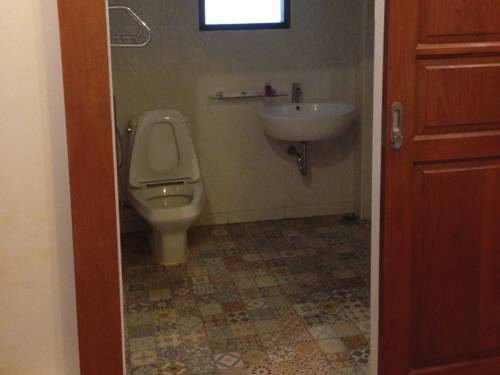 Imagen de la habitación del Hotel Damnoen Care Resort. Foto 7