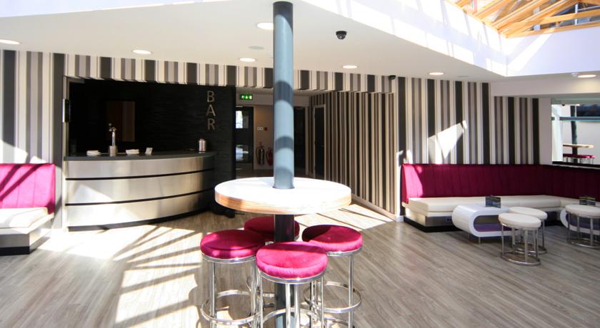 Imagen general del Hotel Damon's. Foto 11