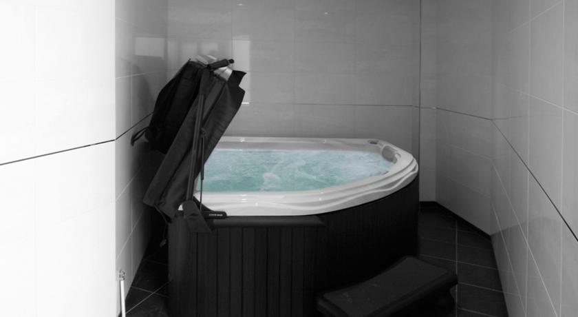 Imagen general del Hotel Damon's. Foto 17