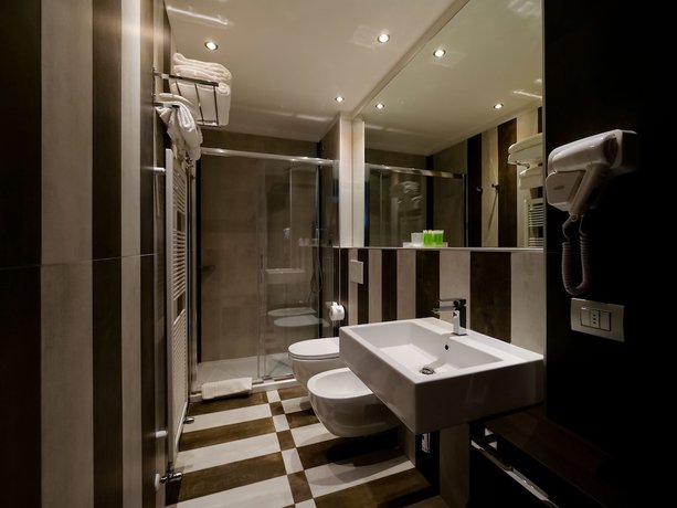 Imagen de la habitación del Hotel Dan. Foto 3