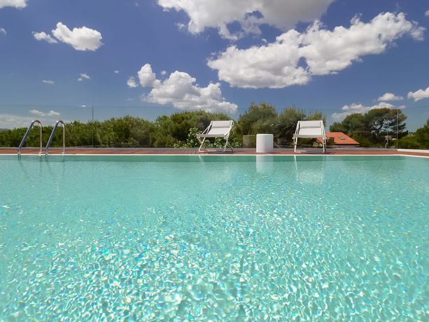 Imagen de la piscina del Hotel Dan. Foto 16