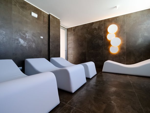 Imagen de la piscina del Hotel Dan. Foto 20