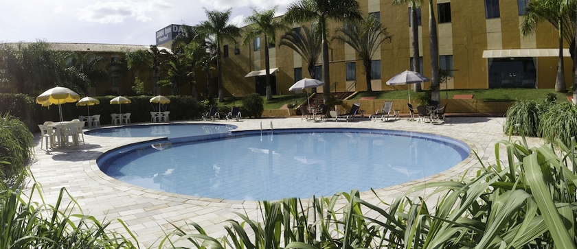 Imagen de la piscina del Hotel Dan Inn Franca and Conven&ccedil;&otilde;es. Foto 16