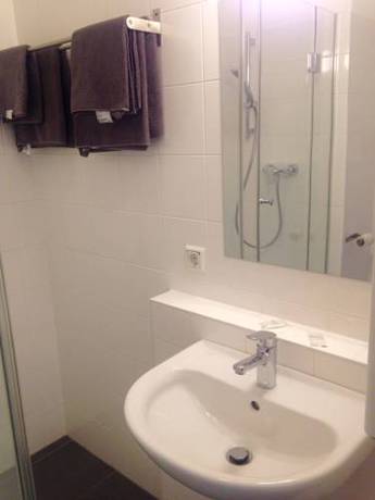 Imagen de la habitación del Hotel Dan In'n Out. Foto 15