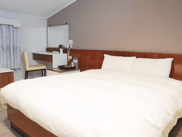 Imagen de la habitación del Hotel Dan Lee Inn. Foto 2