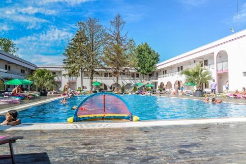 Imagen general del Hotel Dana Holiday Club. Foto 9